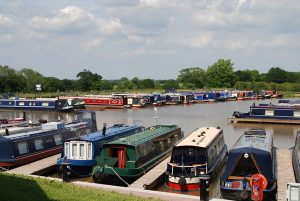 aqueduct marina boats 300x201