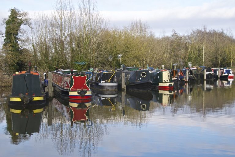 caen hill marina boats 768x512