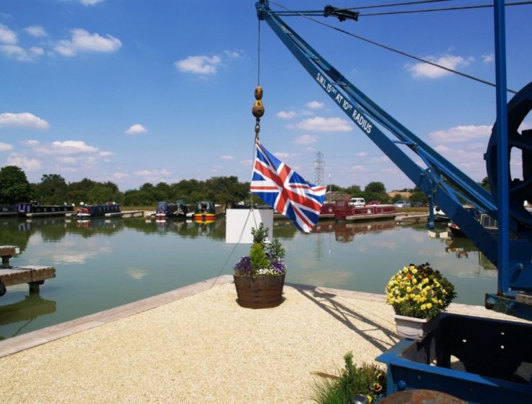 caen hill marina crane 768x583