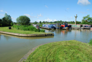 cropredy marina entrance 300x201