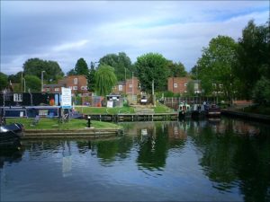 denham marina entrance 300x225