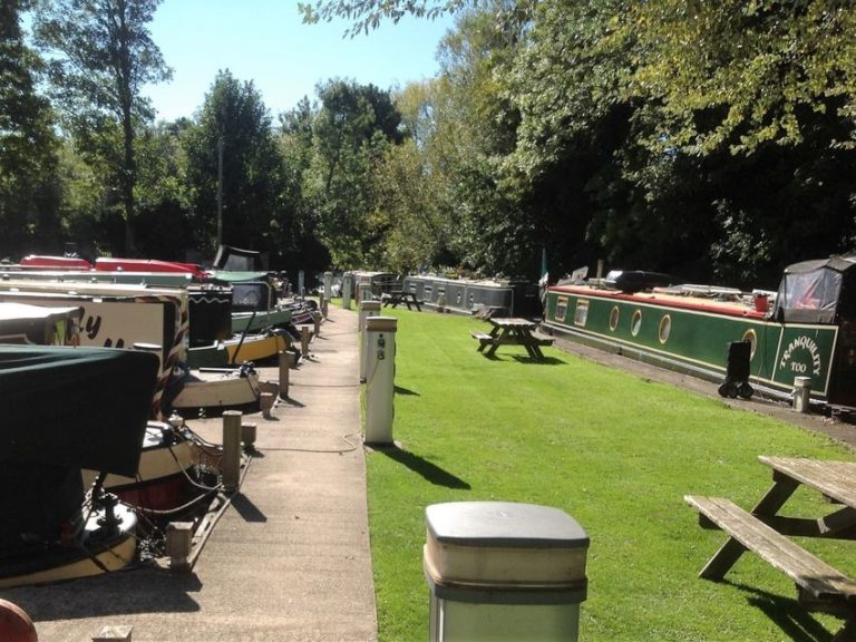 greenham lock marina boats 768x576