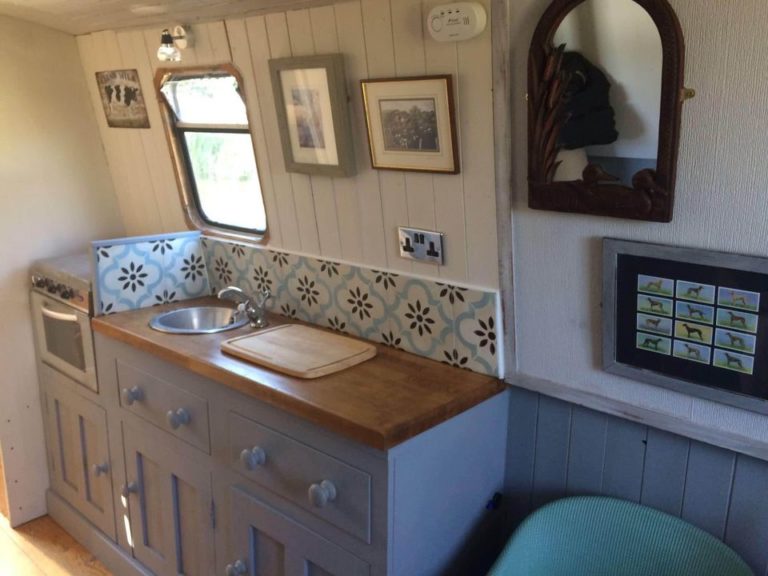 narrowboat in willington 5 768x576