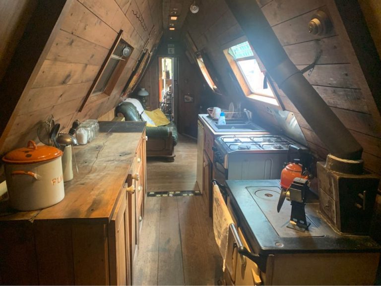 pirate trad replica narrowboat 17 768x577
