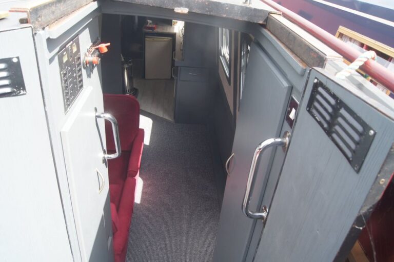4ft reverse trad narrowboat for sale 5 768x511