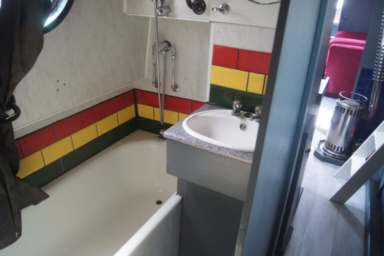 4ft reverse trad narrowboat for sale 7 768x511