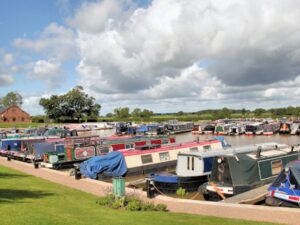 aqueduct marina boat view 300x225