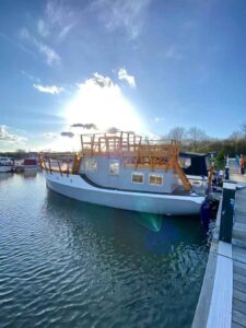 converted houseboat newark 15 225x300