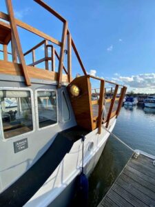 converted houseboat newark 3 225x300
