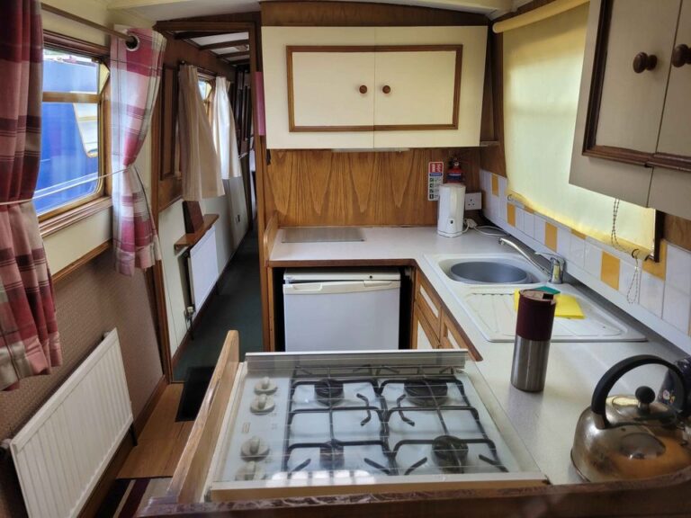 narrowboat endeavour preston 14 768x576