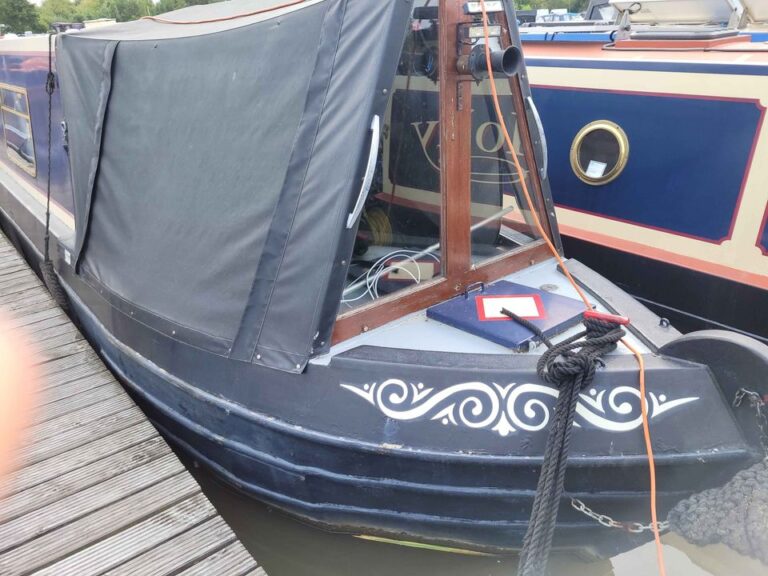 narrowboat endeavour preston 18 768x576