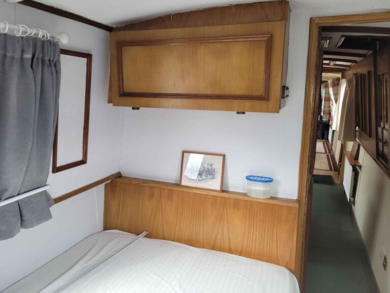 narrowboat endeavour preston 3 768x576