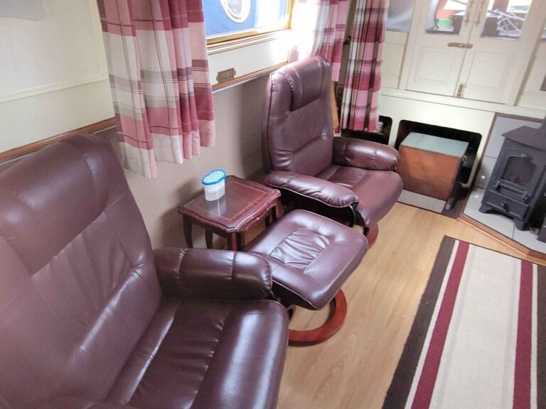 narrowboat endeavour preston 8 768x576