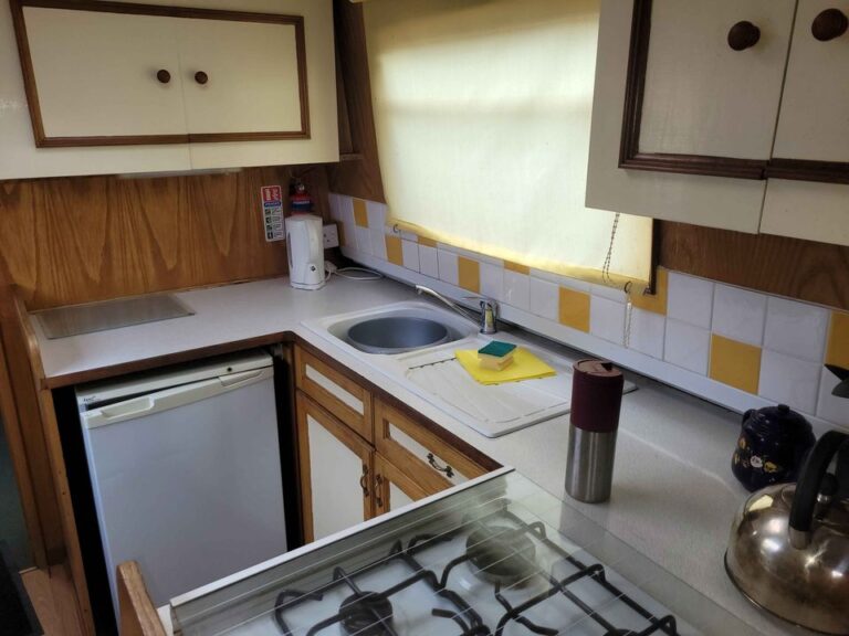 narrowboat endeavour preston 9 768x576