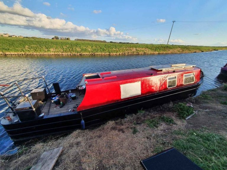 springer v bottom boat 15 768x577