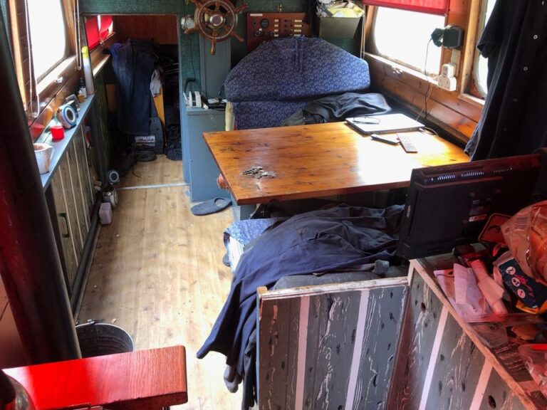 waterlillie dutch barge 8 768x576