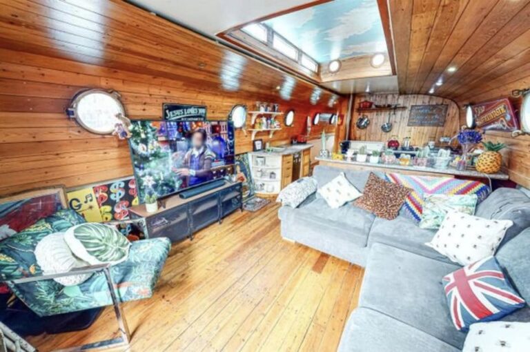 Captain jack wide beam 2 768x510