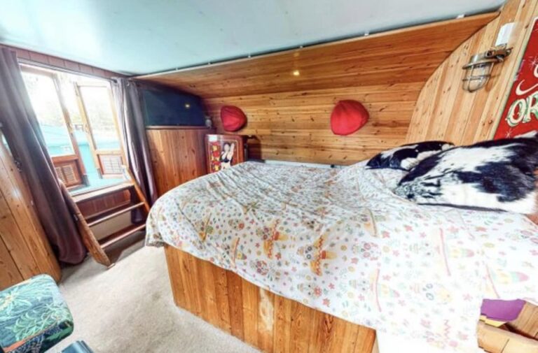 Captain jack wide beam 7 768x505