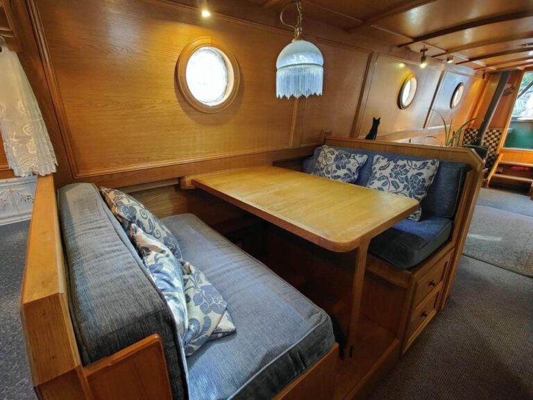 Graham reeves narrowboat 1 768x576