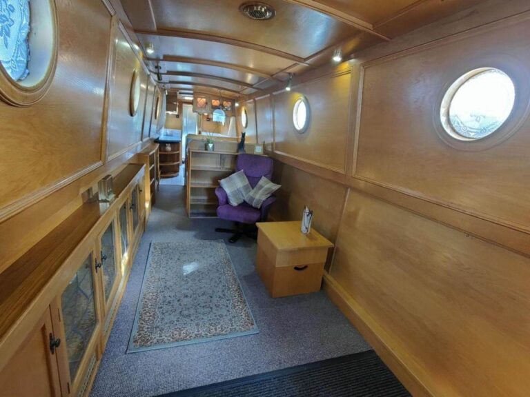 Graham reeves narrowboat 3 768x576