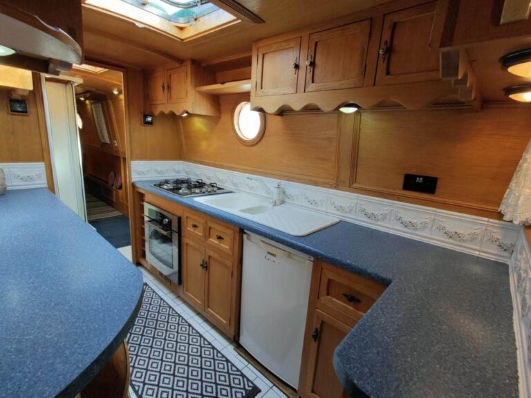 Graham reeves narrowboat 5 768x576