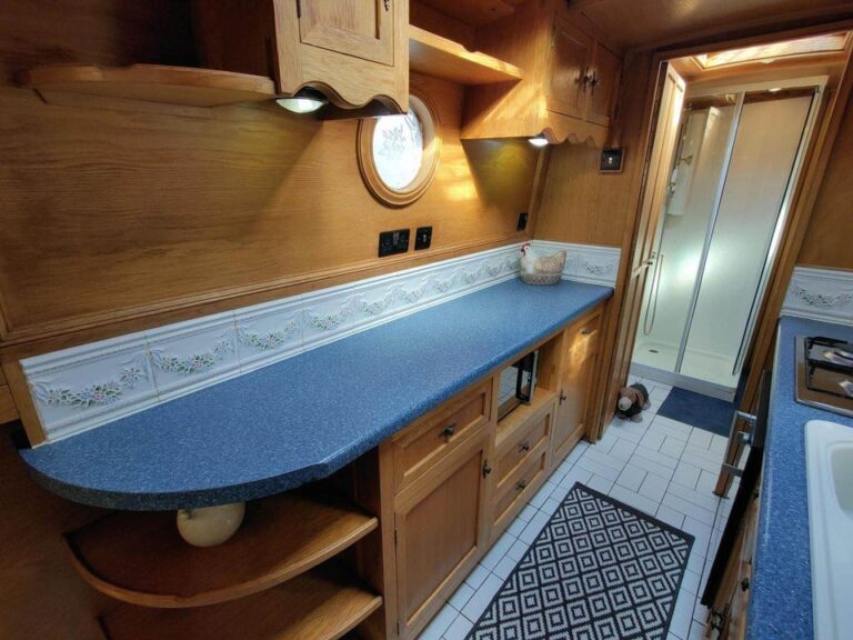 Graham reeves narrowboat 6 768x576