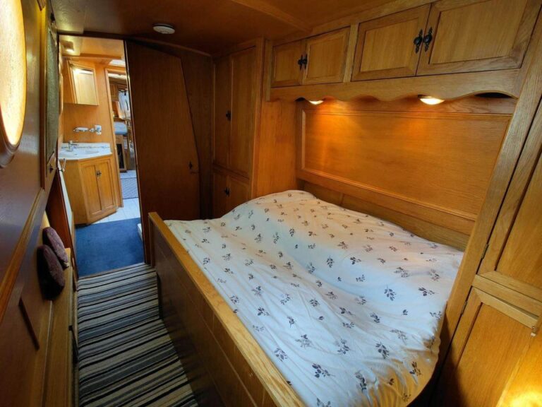 Graham reeves narrowboat 7 768x576