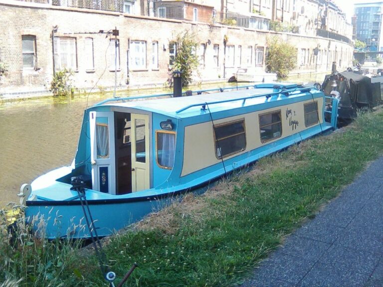 Now voyager 32ft Narrowboat for sale 2  768x576