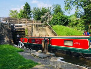 vinnie narrowboat 1 300x228