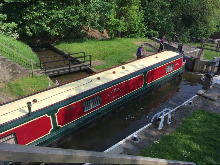 vinnie narrowboat 11 768x577