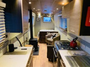 vinnie narrowboat 8 300x225