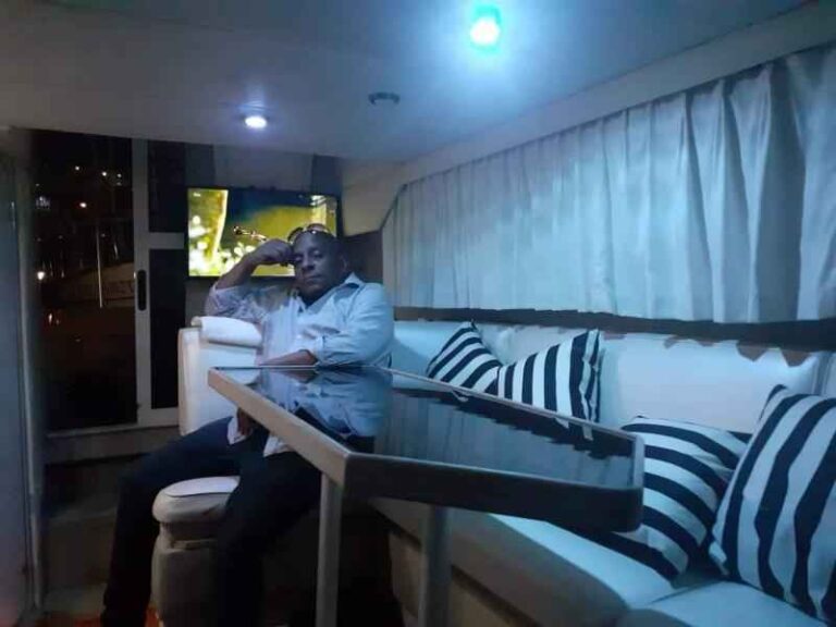 1996 Bayliner 2858 9 768x576