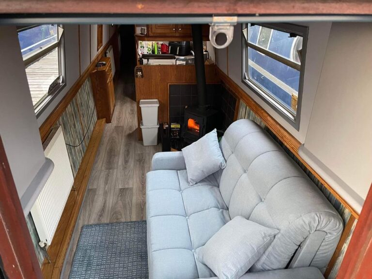 Anastasia narrowboat for sale 7 768x576