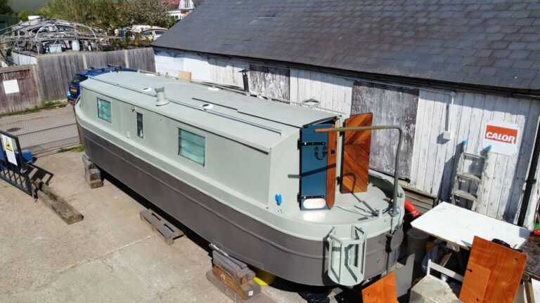 Boutique Narrowboat Houseboat Peniche 1989 2 768x432