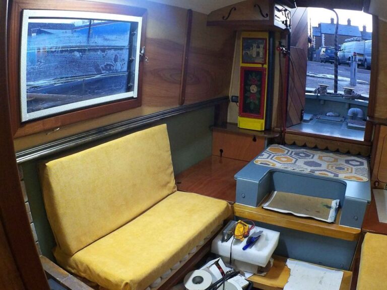 Boutique Narrowboat Houseboat Peniche 1989 7 768x576