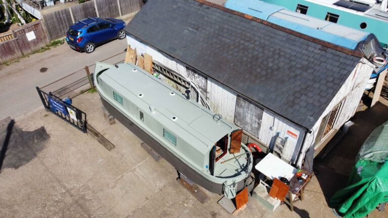Boutique Narrowboat Houseboat Peniche 1989 768x432