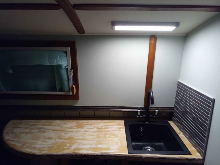 Boutique Narrowboat Houseboat Peniche 1989 9 768x576