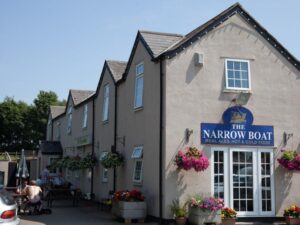 narrowboat in whittington 8 300x225