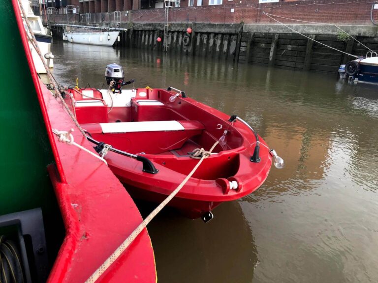 unsinkable smart wave boat 1 768x576