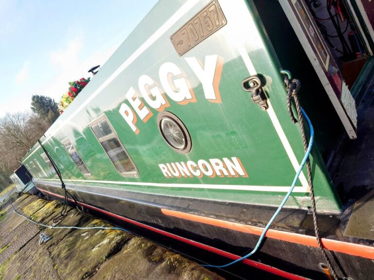 Hancock Lane cruiser stern narrowboat for sale 10 768x576