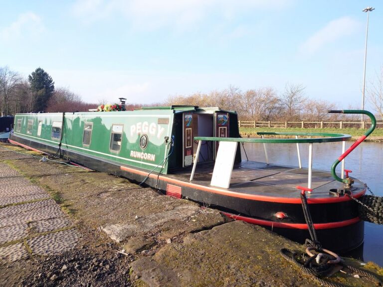 Hancock Lane cruiser stern narrowboat for sale 13 768x576