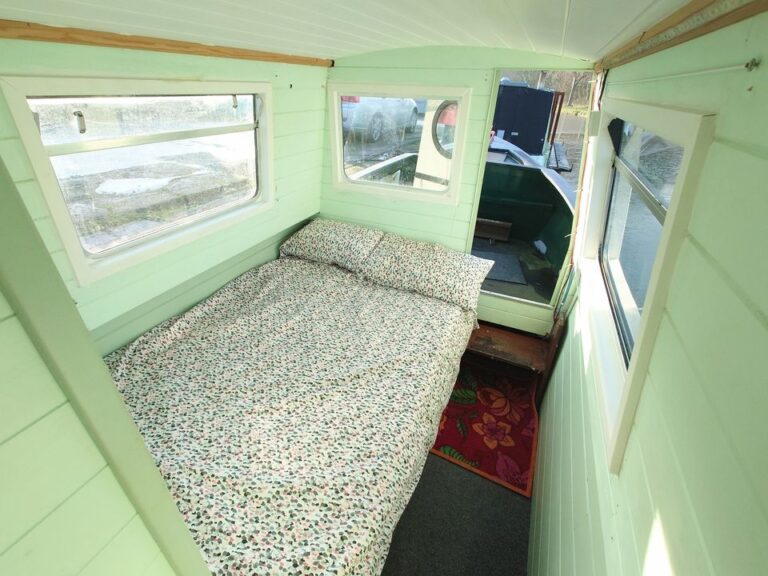 Hancock Lane cruiser stern narrowboat for sale 14 768x576
