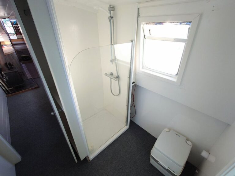 Hancock Lane cruiser stern narrowboat for sale 16 768x576