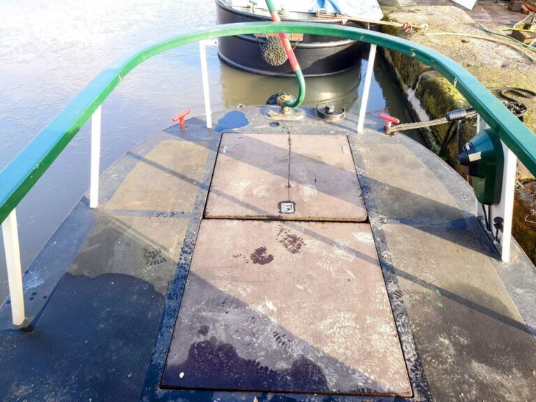 Hancock Lane cruiser stern narrowboat for sale 18 768x576