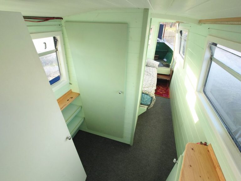 Hancock Lane cruiser stern narrowboat for sale 4 768x576
