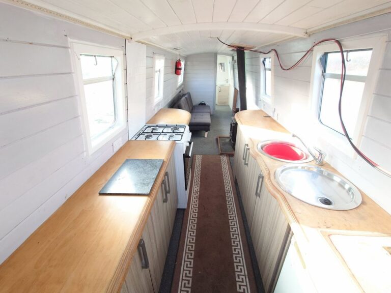 Hancock Lane cruiser stern narrowboat for sale 9 768x576