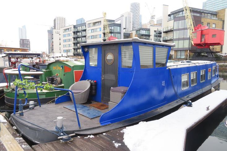 House Boat with London Mooring in Canary Wharf 3