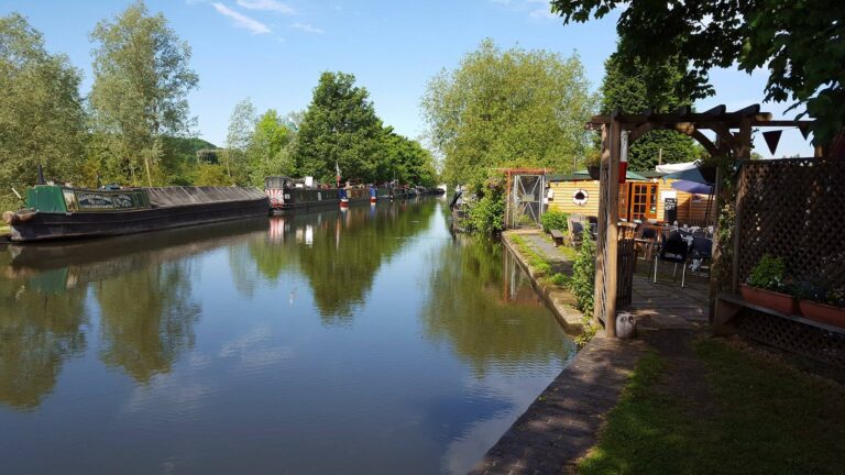 boxmoor may floating market 3 768x432