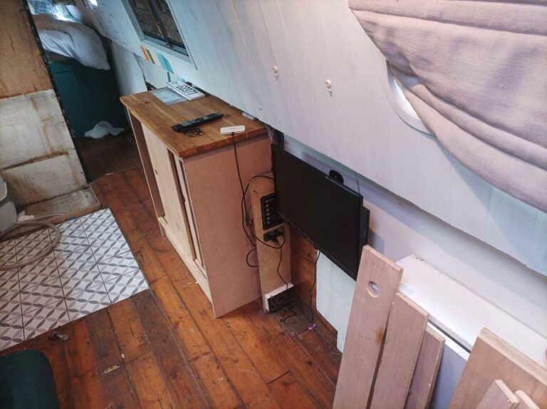 1972 42ft Semi Trad Narrowboat For Sale 2 768x574