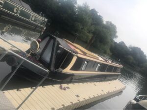 60ft Narrow Boat For Sale With Mooring On Thames 11 300x225